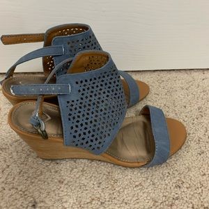 Madeline blue detailed sandals